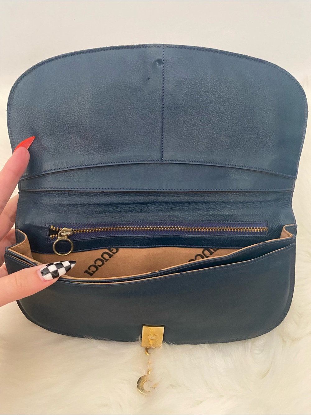 VINTAGE 1960’S GUCCI LEATHER GG MONOGRAM JACQUARD CLUTCH IN NAVY - Picture 9 of 13